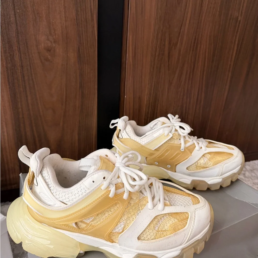 Stylish Women's White and Cream Sneakers - Picture 4 of 6